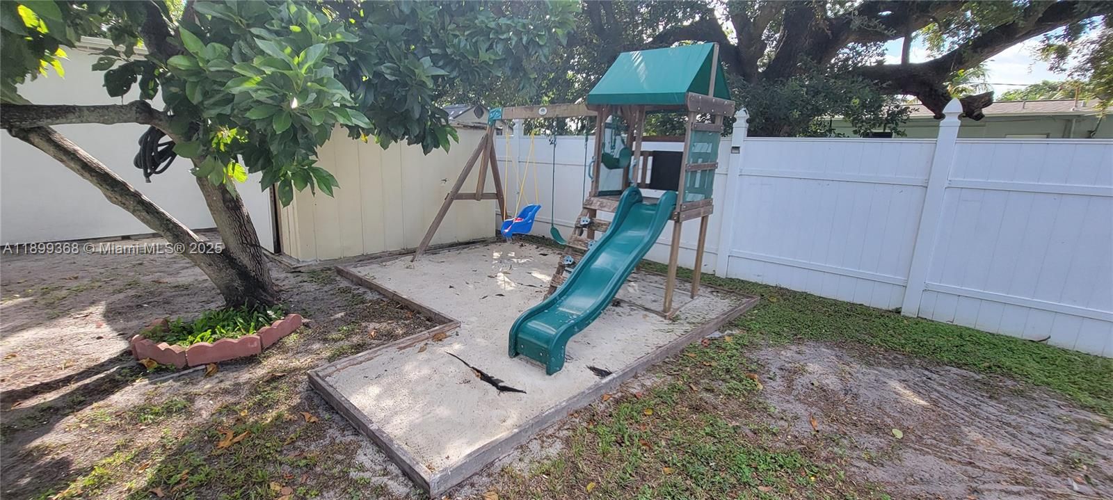 Recently Sold: $525,000 (3 beds, 2 baths, 1368 Square Feet)