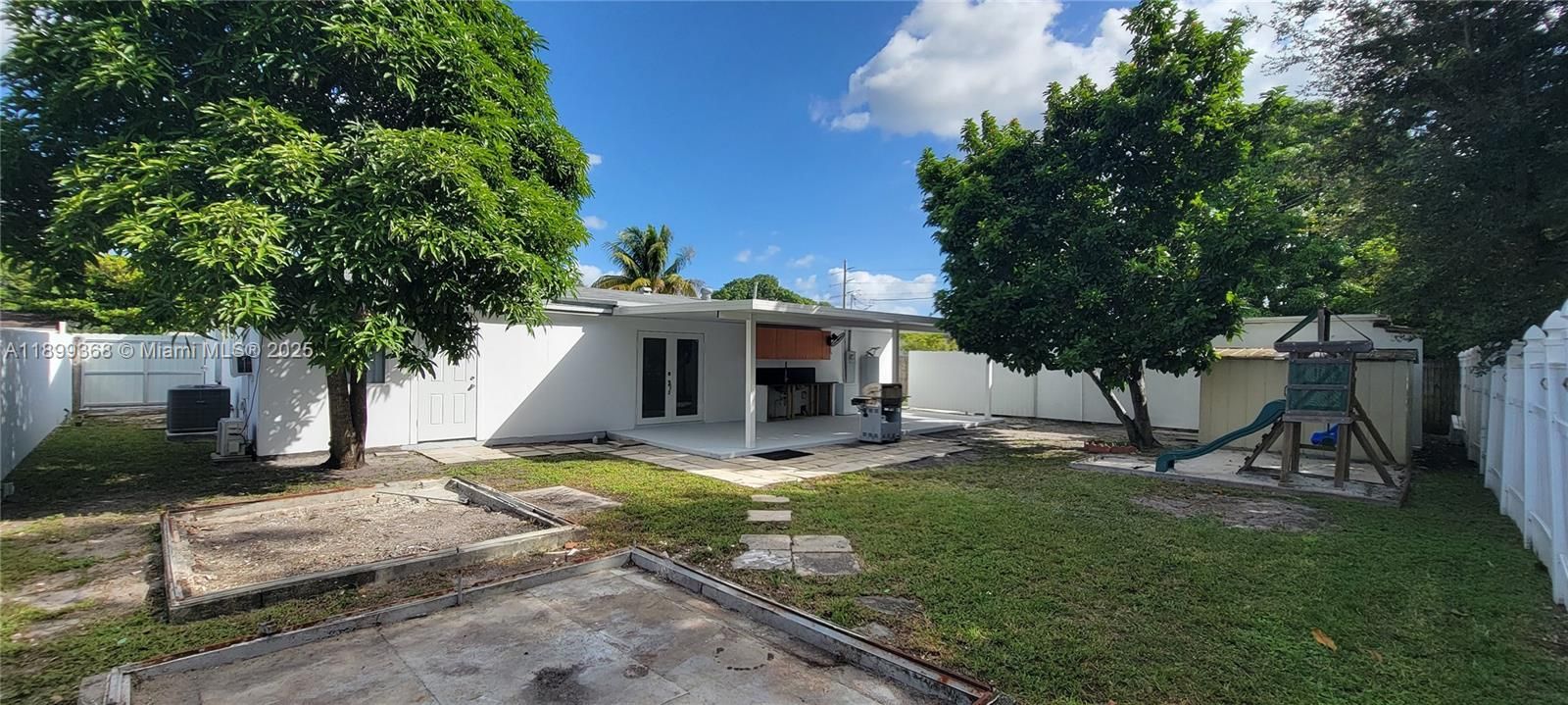 Recently Sold: $525,000 (3 beds, 2 baths, 1368 Square Feet)