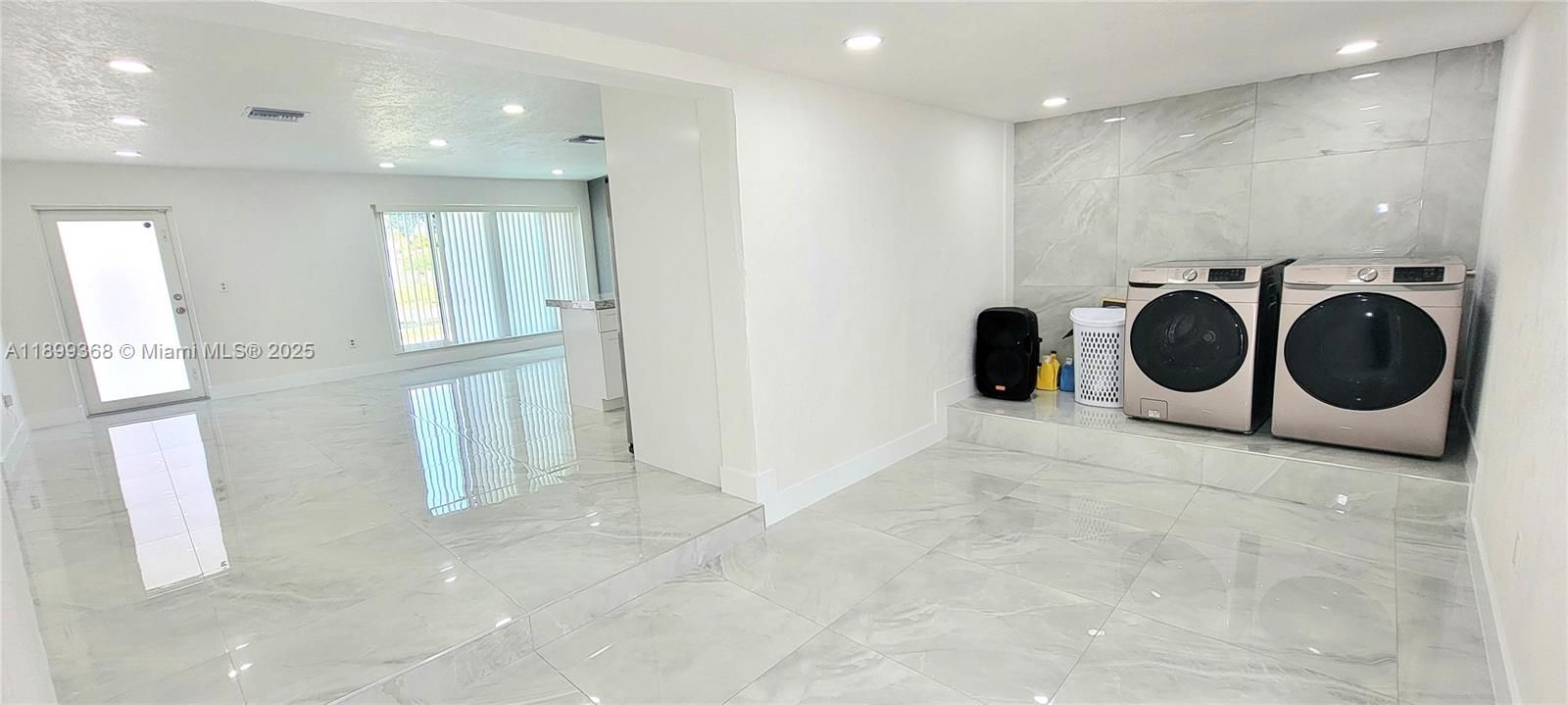 Recently Sold: $525,000 (3 beds, 2 baths, 1368 Square Feet)