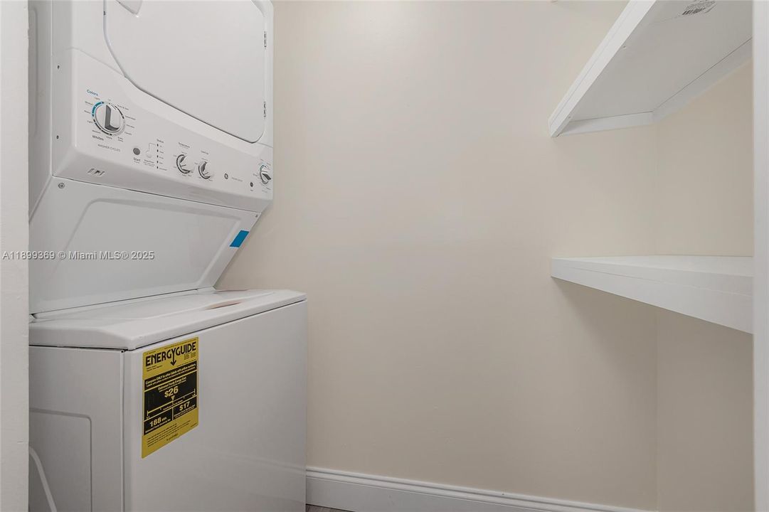 Recently Rented: $2,400 (2 beds, 2 baths, 916 Square Feet)