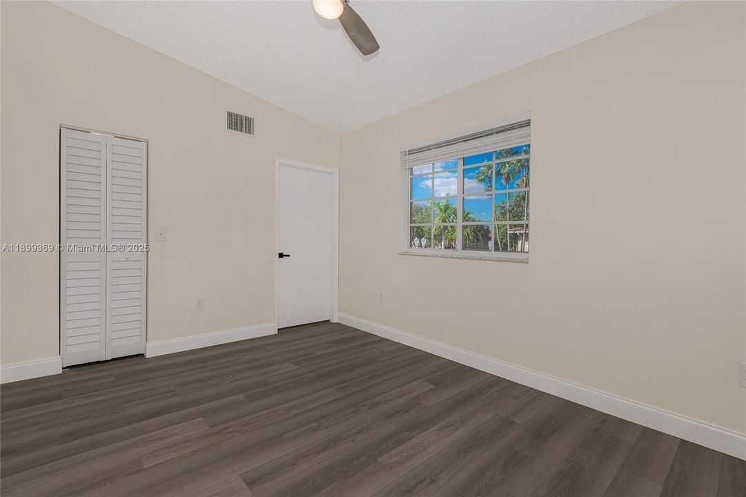 Recently Rented: $2,400 (2 beds, 2 baths, 916 Square Feet)