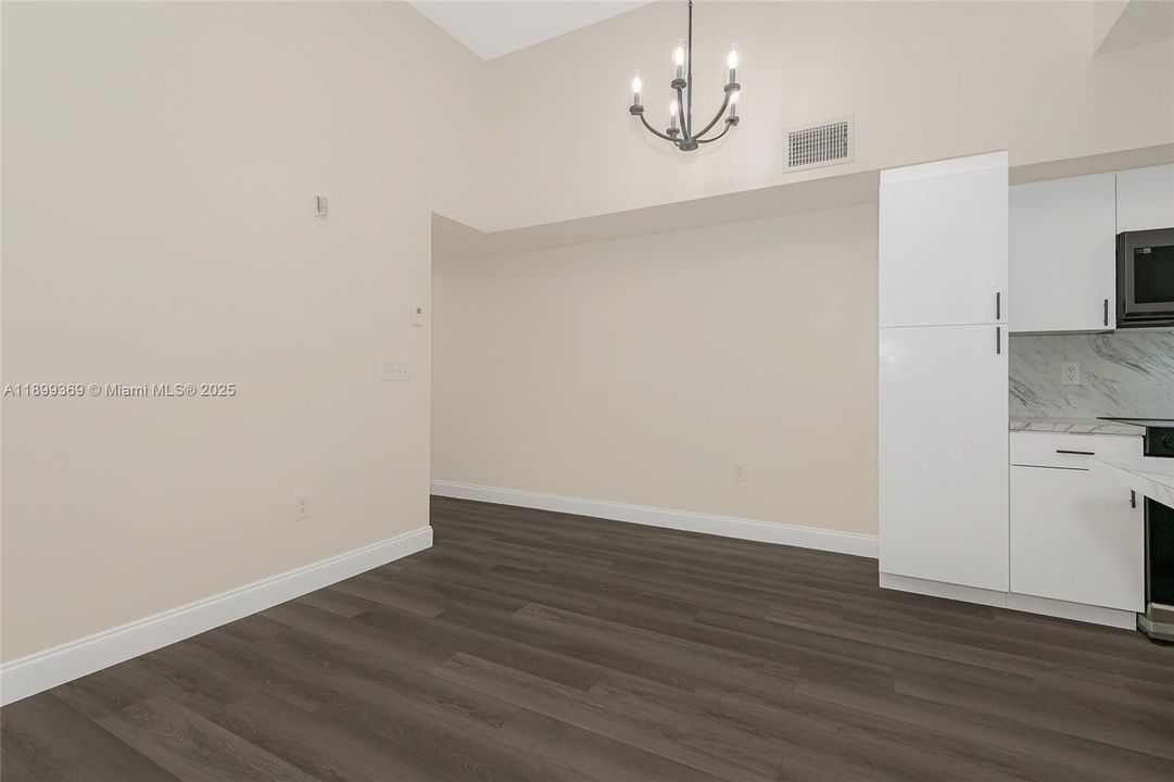 Recently Rented: $2,400 (2 beds, 2 baths, 916 Square Feet)