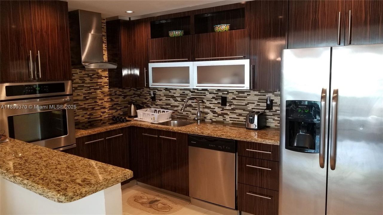 For Rent: $2,200 (1 beds, 1 baths, 1000 Square Feet)