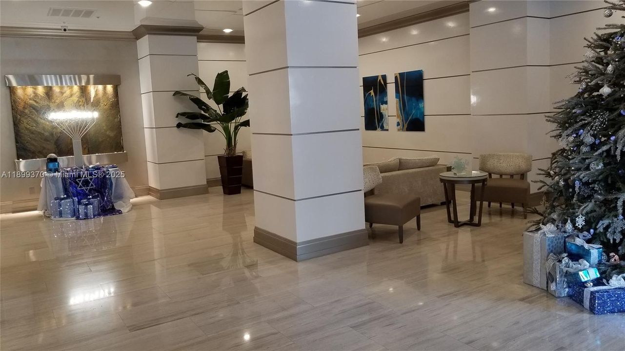 For Rent: $2,200 (1 beds, 1 baths, 1000 Square Feet)