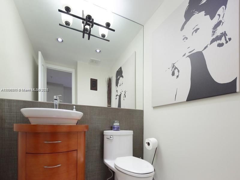 For Rent: $2,200 (1 beds, 1 baths, 1000 Square Feet)