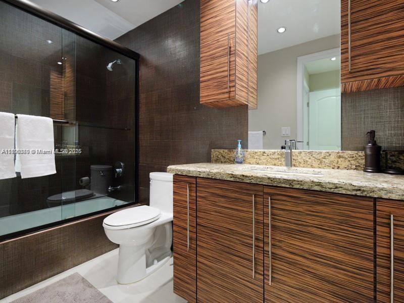 For Rent: $2,200 (1 beds, 1 baths, 1000 Square Feet)