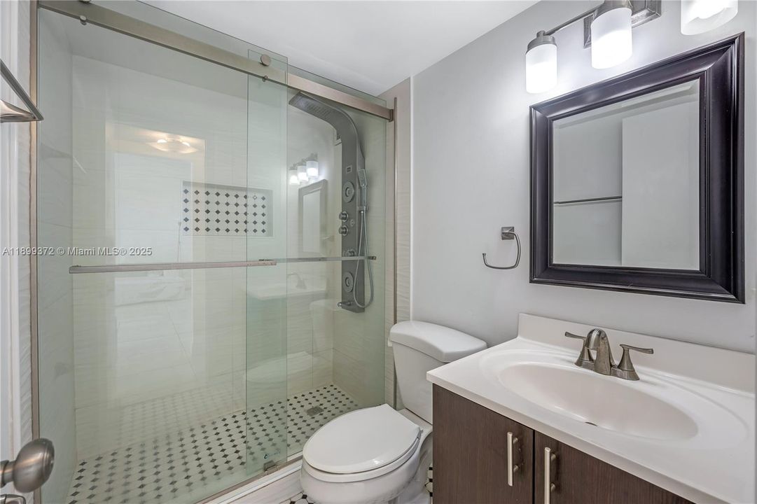 For Sale: $290,000 (2 beds, 2 baths, 1073 Square Feet)