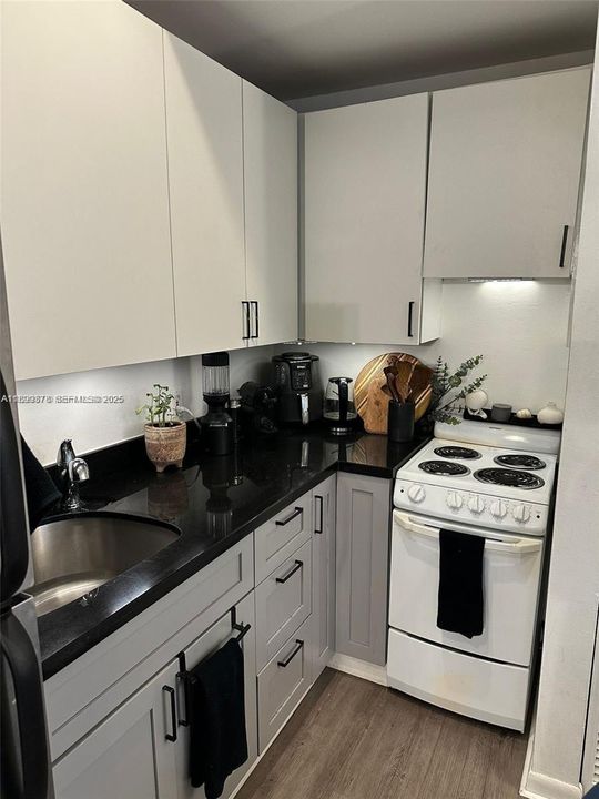 For Sale: $190,000 (0 beds, 1 baths, 370 Square Feet)