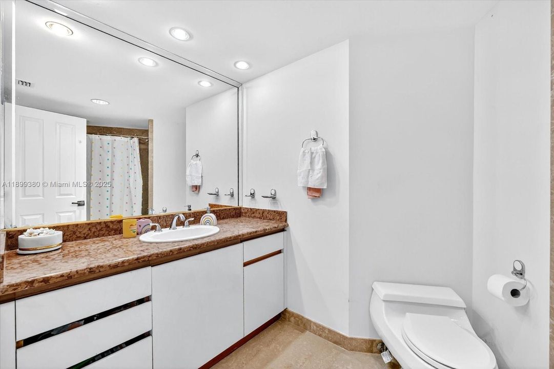 For Rent: $14,000 (3 beds, 3 baths, 2310 Square Feet)