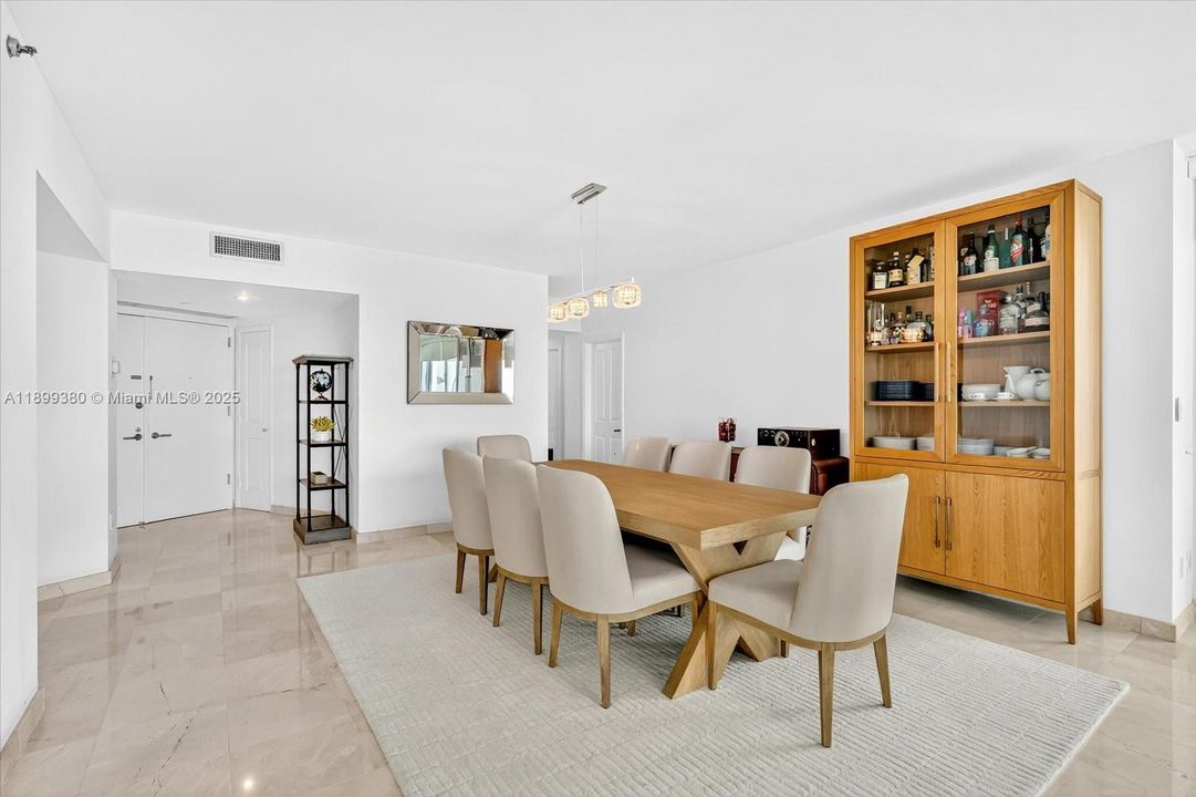 For Rent: $14,000 (3 beds, 3 baths, 2310 Square Feet)