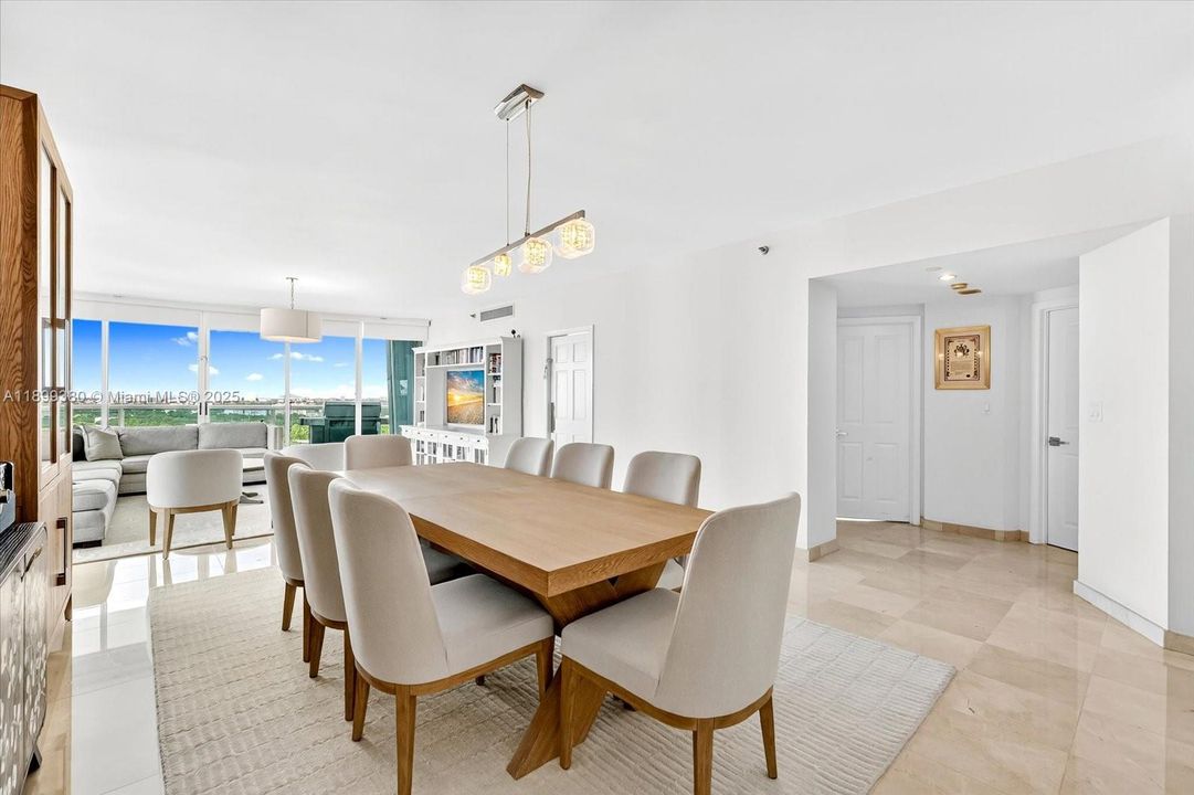 For Rent: $14,000 (3 beds, 3 baths, 2310 Square Feet)