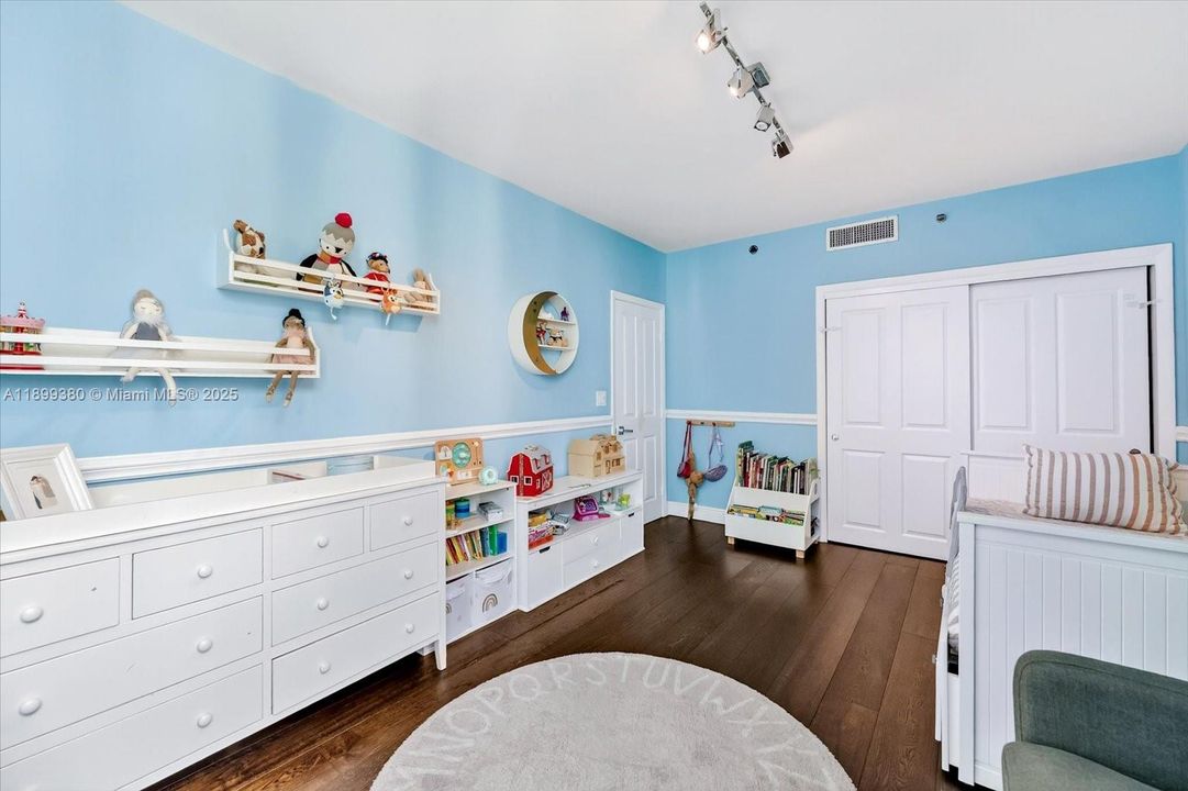 For Rent: $14,000 (3 beds, 3 baths, 2310 Square Feet)