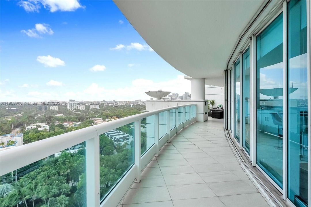 For Rent: $14,000 (3 beds, 3 baths, 2310 Square Feet)