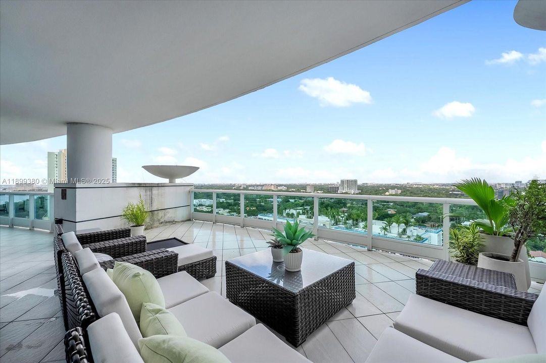 For Rent: $14,000 (3 beds, 3 baths, 2310 Square Feet)