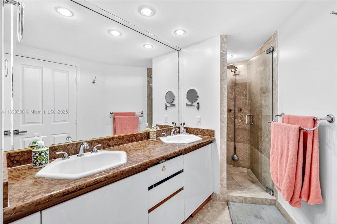 For Rent: $14,000 (3 beds, 3 baths, 2310 Square Feet)