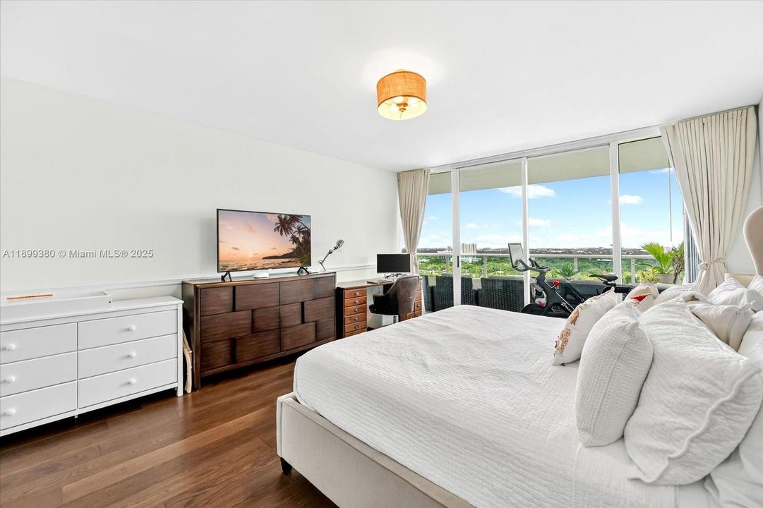 For Rent: $14,000 (3 beds, 3 baths, 2310 Square Feet)