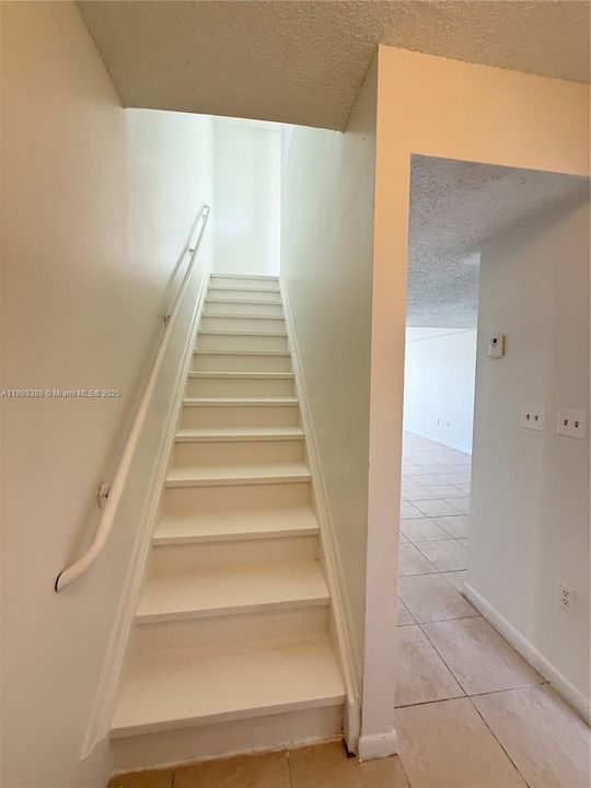 For Rent: $2,000 (2 beds, 2 baths, 898 Square Feet)