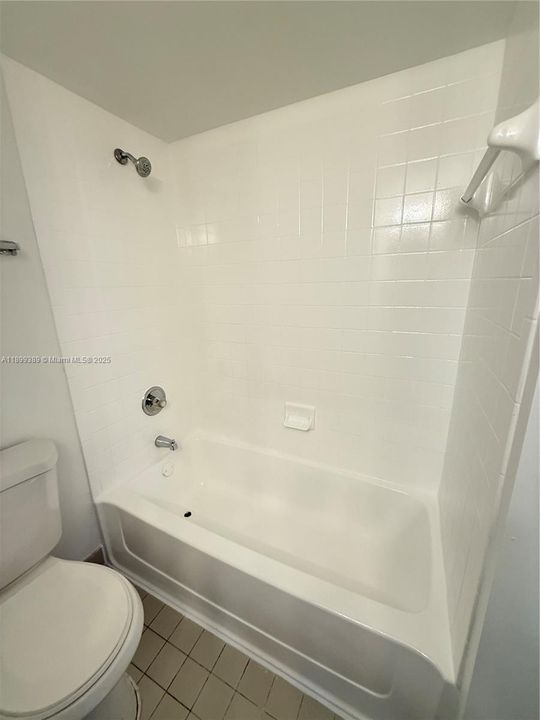 For Rent: $2,000 (2 beds, 2 baths, 898 Square Feet)