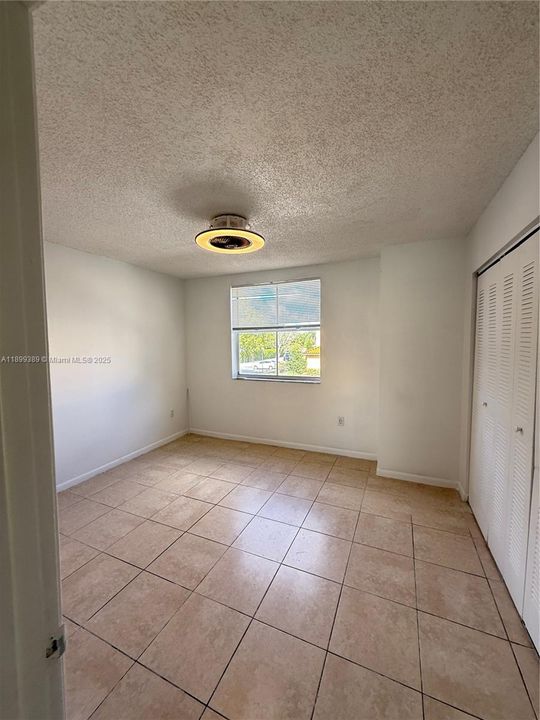For Rent: $2,000 (2 beds, 2 baths, 898 Square Feet)