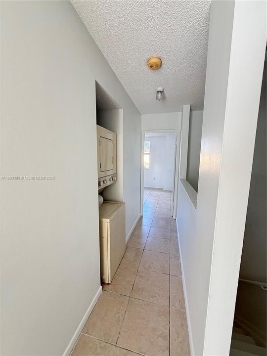 For Rent: $2,000 (2 beds, 2 baths, 898 Square Feet)
