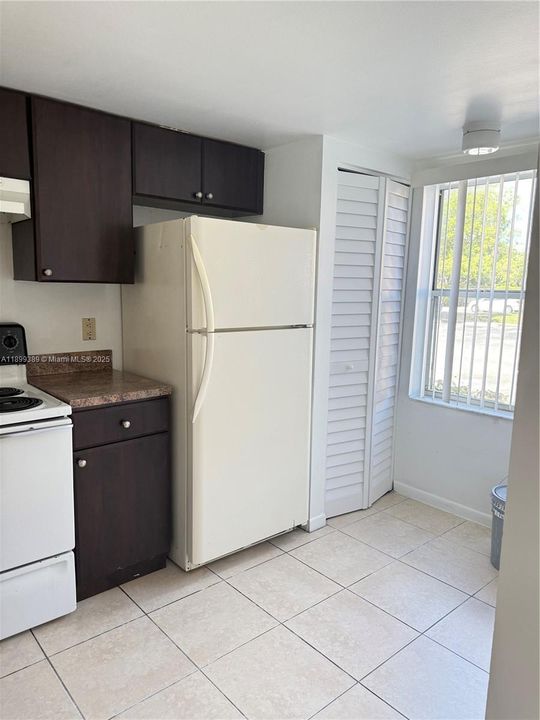 For Rent: $2,000 (2 beds, 2 baths, 898 Square Feet)