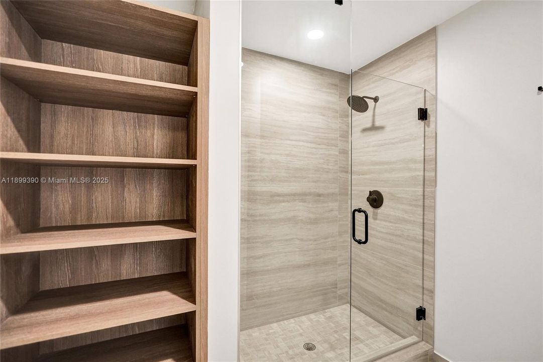 待售: $830,000 (1 贝兹, 1 浴室, 0 平方英尺)