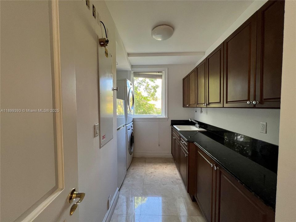 For Rent: $23,000 (6 beds, 6 baths, 7198 Square Feet)