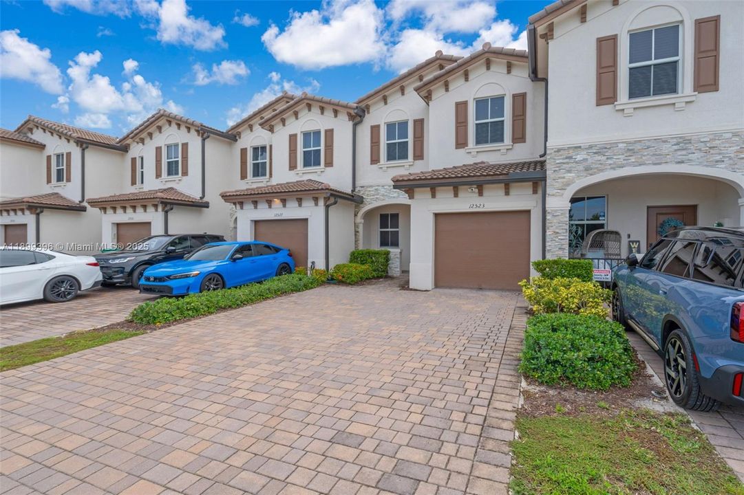 На продажу: $540,000 (3 спален, 2 ванн, 1442 Квадратных фут)