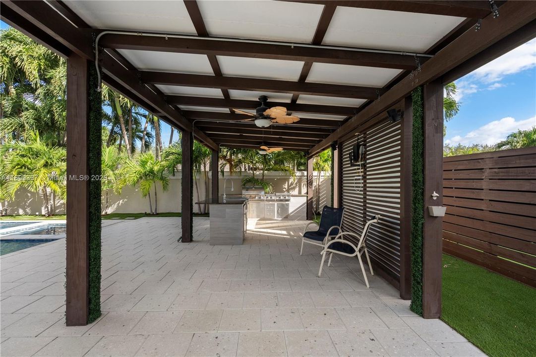 На продажу: $1,350,000 (4 спален, 3 ванн, 2847 Квадратных фут)