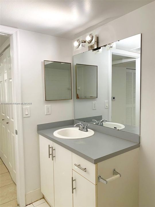 合同活跃: $216,810 (1 贝兹, 1 浴室, 742 平方英尺)