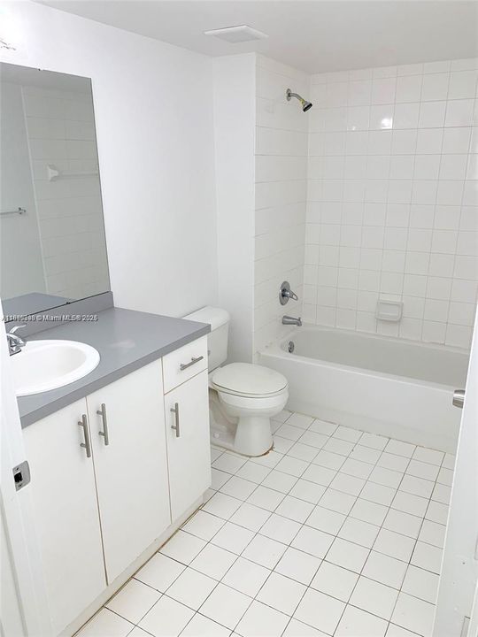 合同活跃: $216,810 (1 贝兹, 1 浴室, 742 平方英尺)