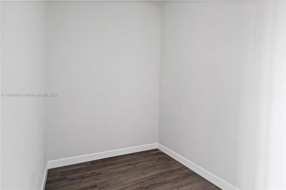 出租: $2,000 (1 贝兹, 1 浴室, 705 平方英尺)