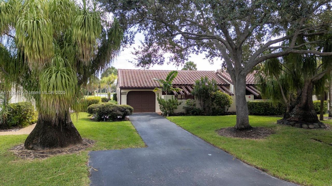 For Sale: $599,000 (3 beds, 2 baths, 2196 Square Feet)