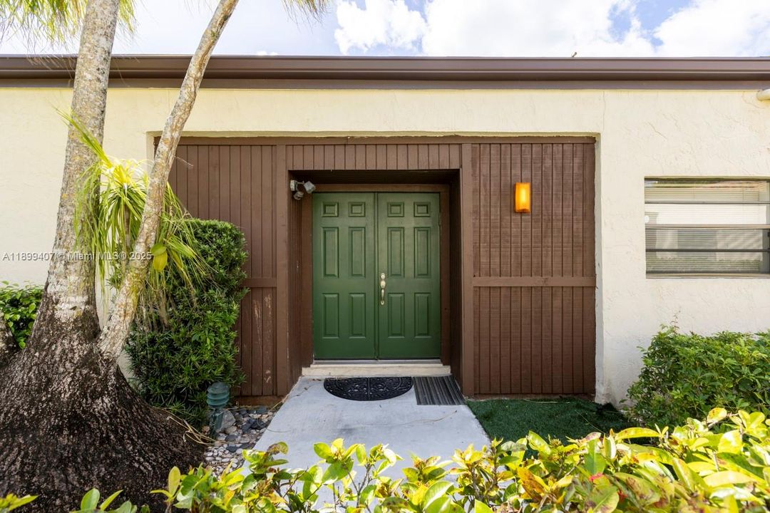 For Sale: $599,000 (3 beds, 2 baths, 2196 Square Feet)