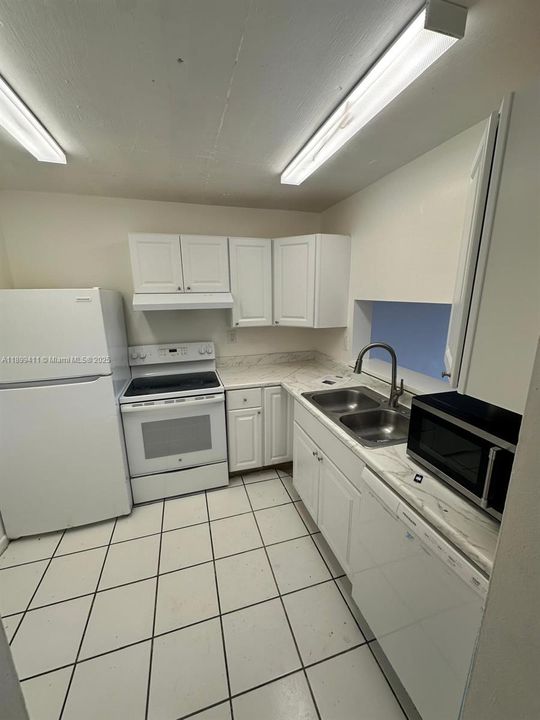 For Rent: $1,850 (2 beds, 2 baths, 1175 Square Feet)
