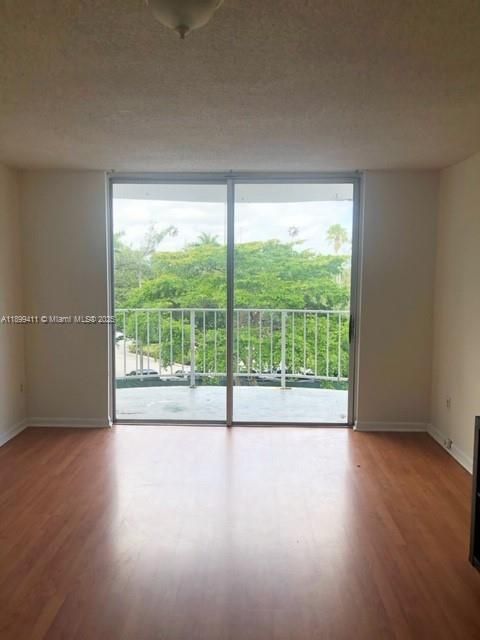 For Rent: $1,850 (2 beds, 2 baths, 1175 Square Feet)