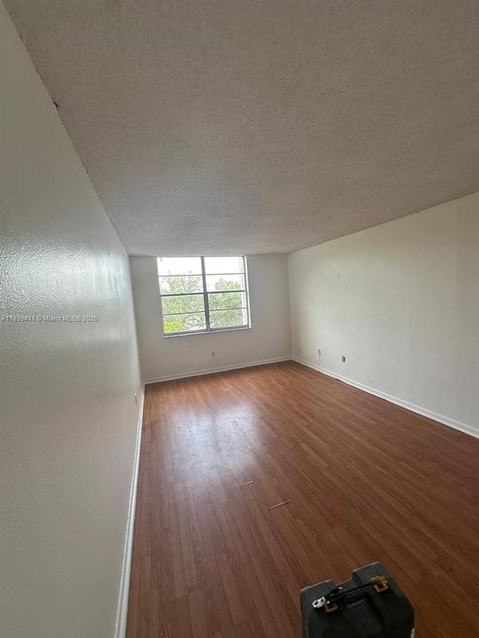 For Rent: $1,850 (2 beds, 2 baths, 1175 Square Feet)