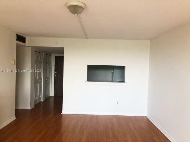 For Rent: $1,850 (2 beds, 2 baths, 1175 Square Feet)
