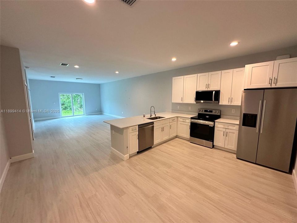 Recently Rented: $1,500 (3 beds, 2 baths, 1379 Square Feet)