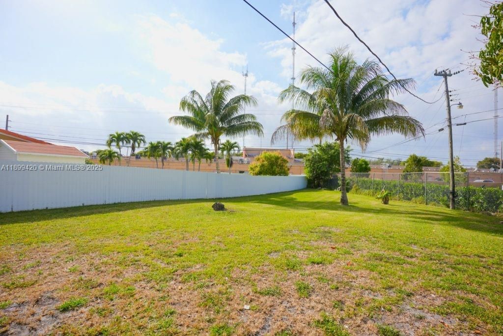 For Rent: $3,200 (3 beds, 2 baths, 1284 Square Feet)