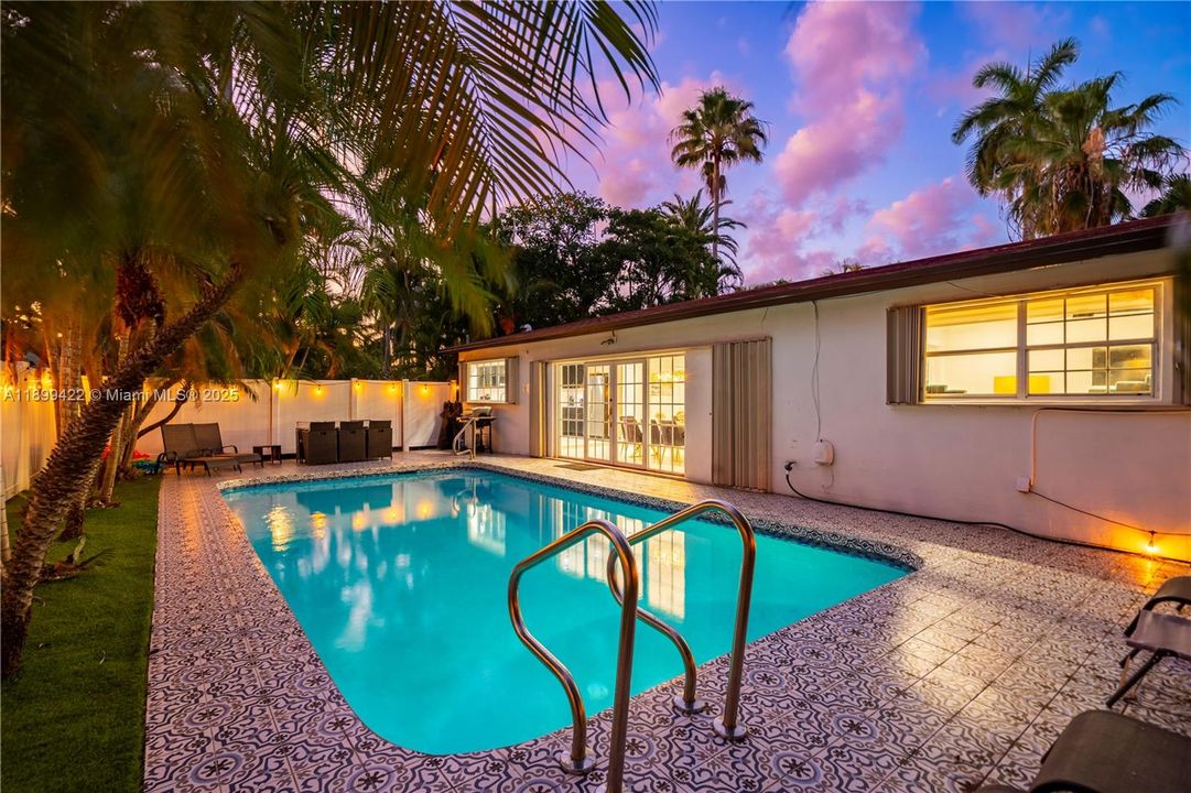 For Rent: $6,495 (5 beds, 3 baths, 1978 Square Feet)