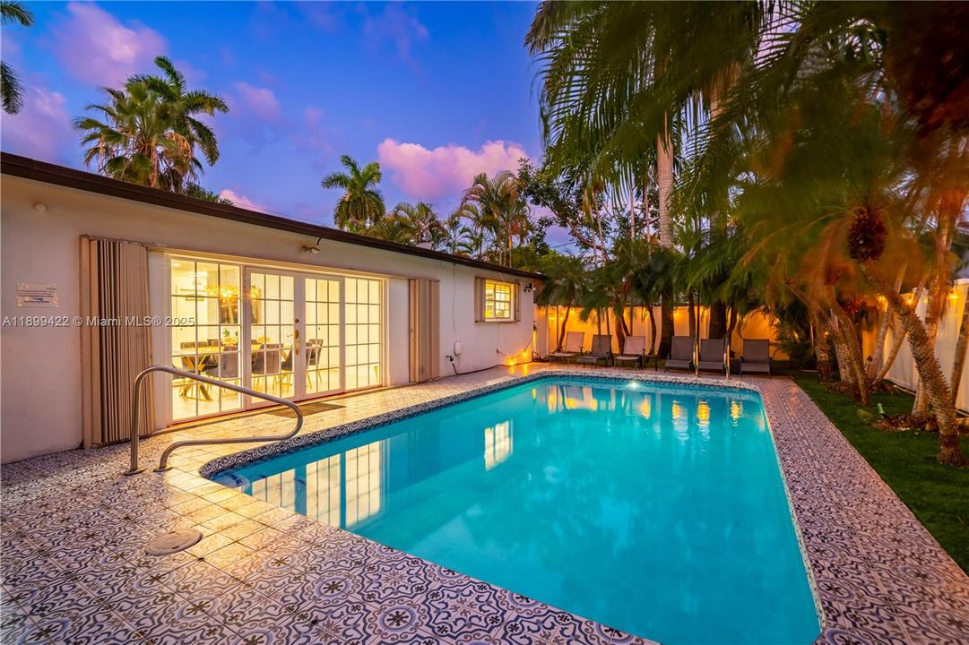 For Rent: $6,495 (5 beds, 3 baths, 1978 Square Feet)