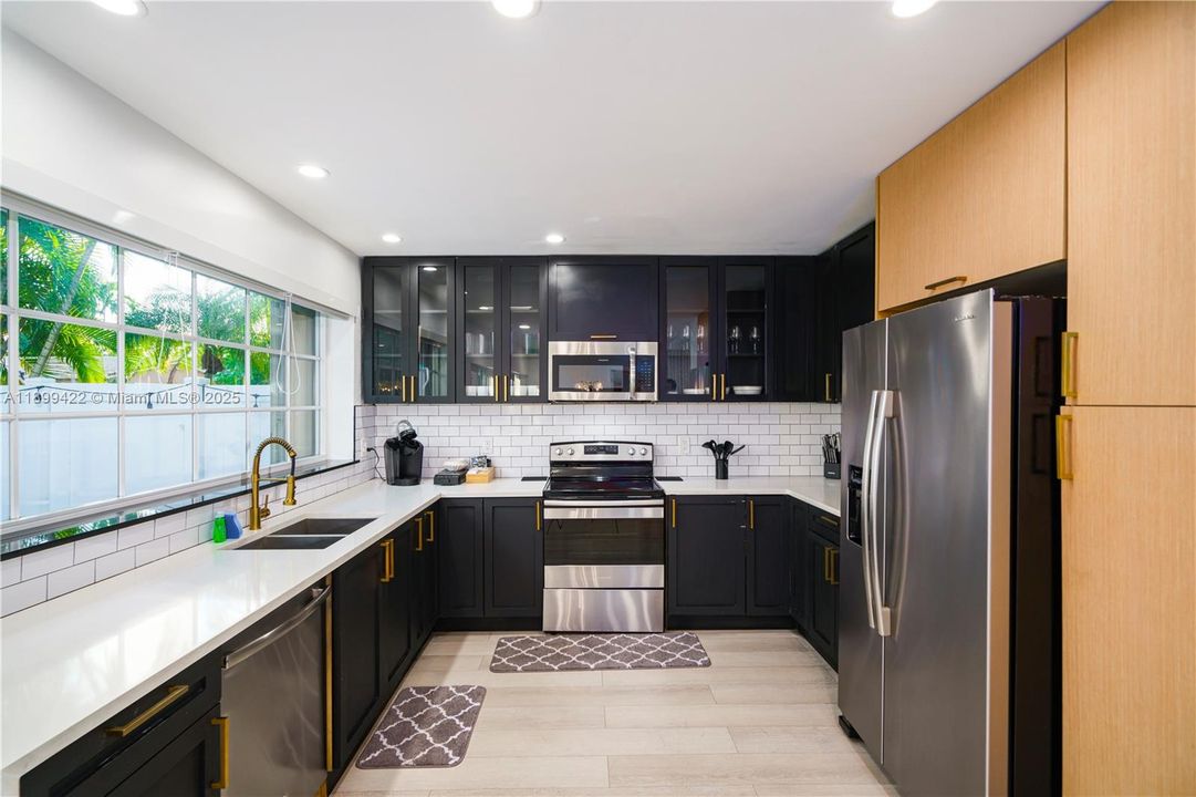 For Rent: $6,495 (5 beds, 3 baths, 1978 Square Feet)