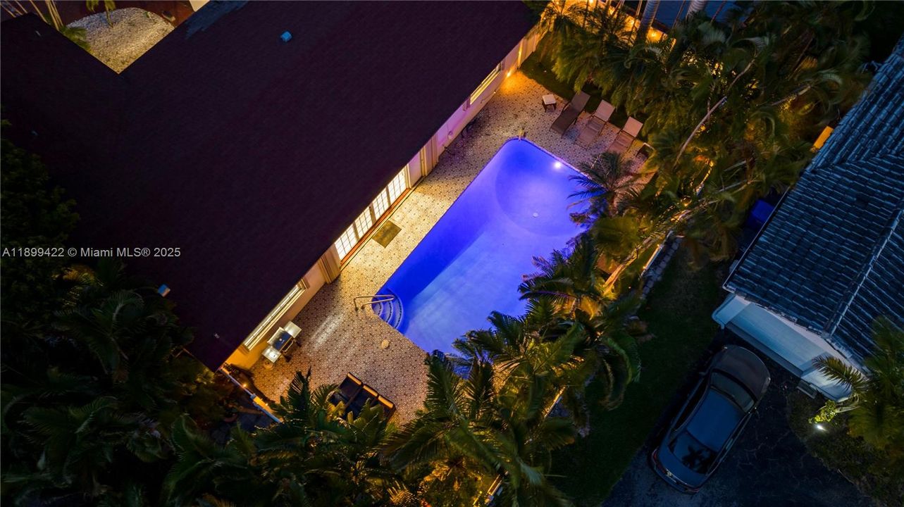 For Rent: $6,495 (5 beds, 3 baths, 1978 Square Feet)