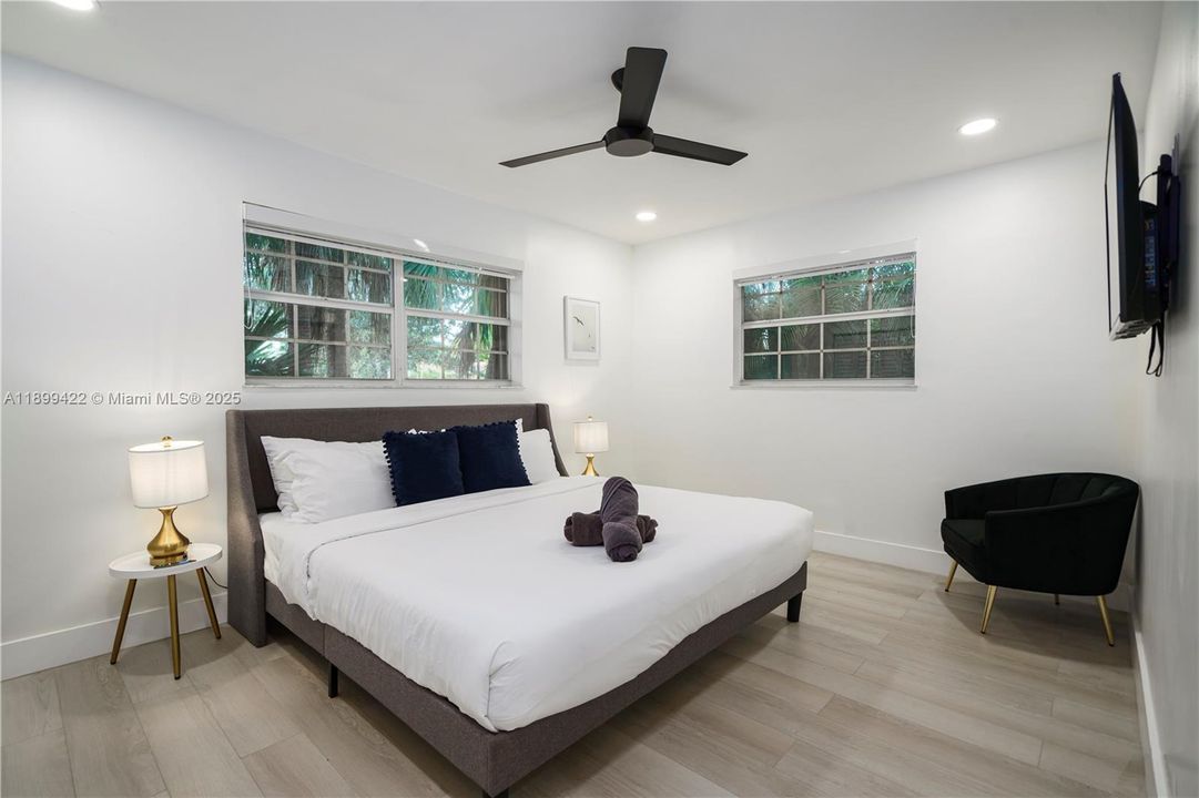 For Rent: $6,495 (5 beds, 3 baths, 1978 Square Feet)