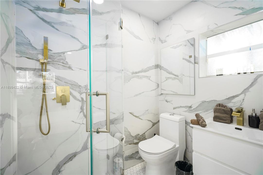 For Rent: $6,495 (5 beds, 3 baths, 1978 Square Feet)