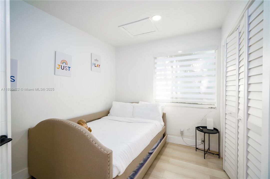 For Rent: $6,495 (5 beds, 3 baths, 1978 Square Feet)