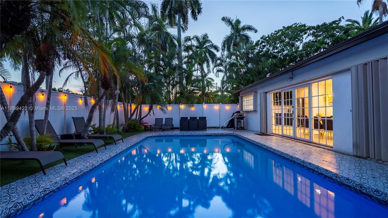 For Rent: $6,495 (5 beds, 3 baths, 1978 Square Feet)