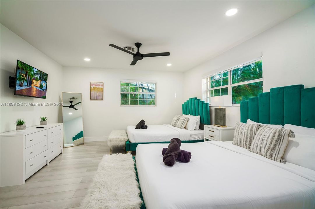 For Rent: $6,495 (5 beds, 3 baths, 1978 Square Feet)