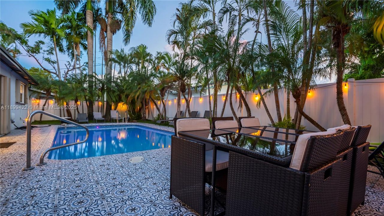 For Rent: $6,495 (5 beds, 3 baths, 1978 Square Feet)